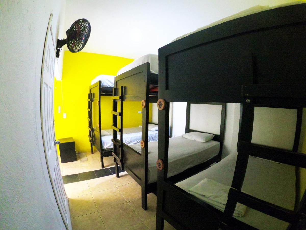 Kiwi Suites Hostel Montañita Esterno foto