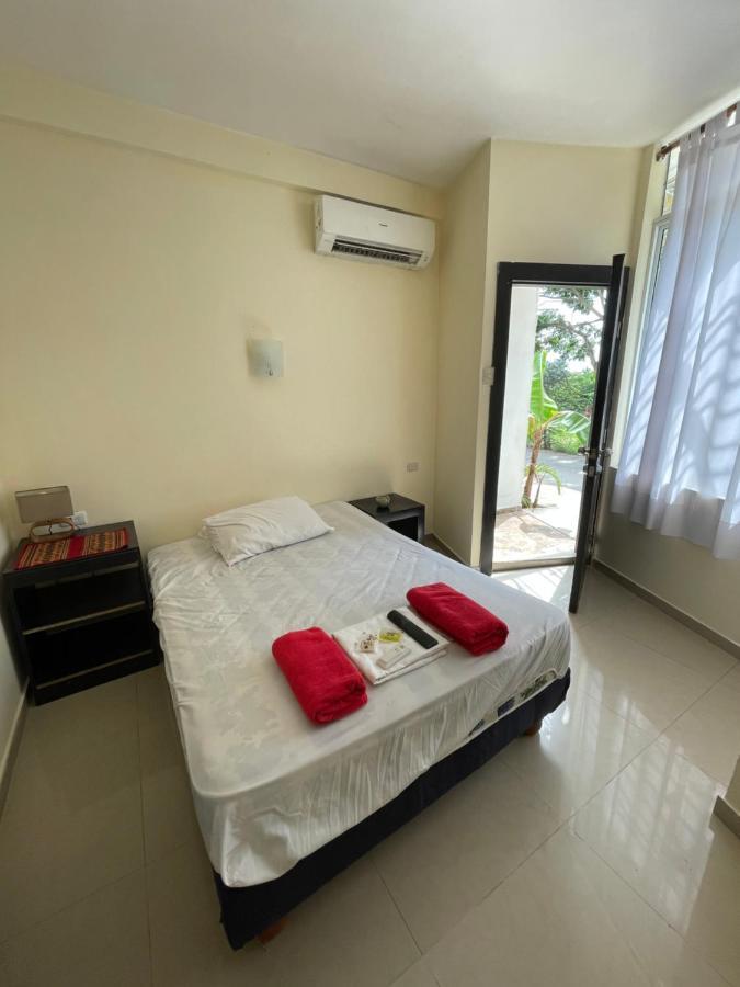 Kiwi Suites Hostel Montañita Esterno foto